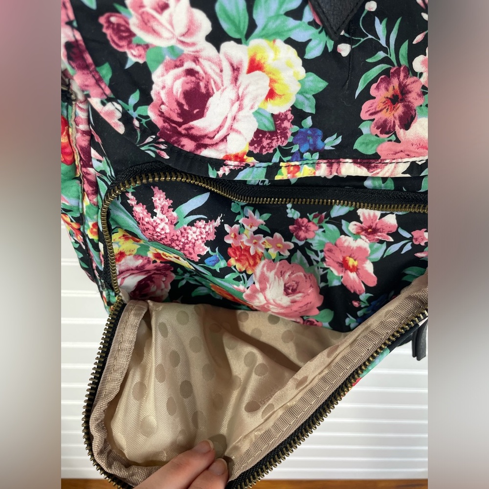 Steve Madden Floral Black Multicolored Zippered Pocket Backpack Women’s GUC - Picture 4 of 15